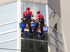 Миття вікон та скляних фасадів