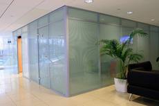 Міжкімнатні перегородки з жалюзі