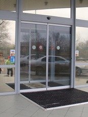 Автоматичні двері