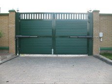 Ворота розпашні, в&#39;їзні