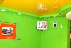 Безпіщанка, поклейка шпалер