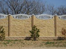 Паркани, огорожі бетонні, профільні, кам&#39;яні, сітка - р