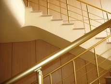 Алюмінієві поручні та комплектуючі, сходові огородження.