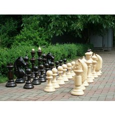 Шахи великі, садові з дерева.