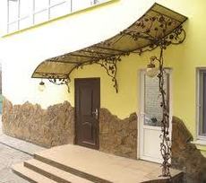 Ковані ворота, хвіртки, забори, альтанки, перила балконів.