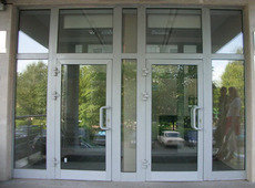 Алюмінієві двері, виготовлення та встановлення дверей.