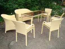 плетені меблі з штучного ротанга