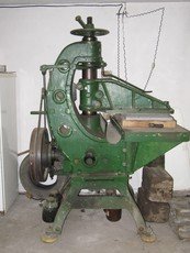 Прес механічний