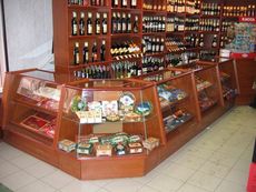 Виготовимо торгові стелажі, прилавки, вітрини з ДСП, систе