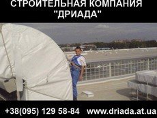 Будівельна бригада виконує будівництво будинків та покрівлю