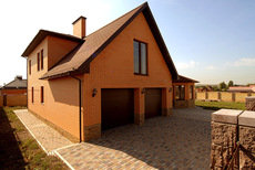 Цегляна кладка будинків, котеджів, огорож.