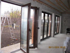 «Теплі» алюмінієві двері типу «гармошка» REYNAERS (Бельгія