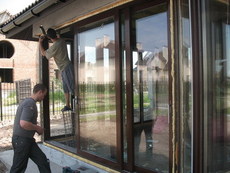 Алюмінієві паралельно-зсувні двері REYNAERS (Бельгія)