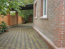 Ремонт: укладання керамічної плитки, обробка, штукатурка.