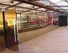 Стеклянные витрины, лестницы, козырьки, ограждения, двери