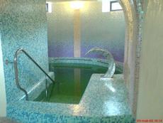 Облицювання кахлем, плиткою, мозаїкою, керамічною плиткою.