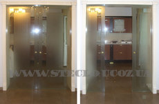 Розсувні скляні двері