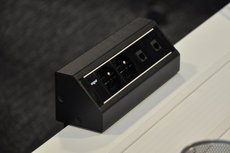 Накладні розетки з кріпильним кронштейном.