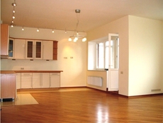 Укладання ламінату.