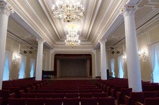 Ремонт та обладнання зорових і актових залів.