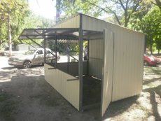 Кіоски, побутівки, дачні будиночки