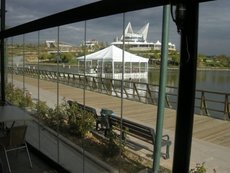 Безрамне засклення літніх майданчиків кафе і ресторанів.