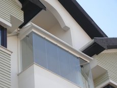 Безрамне засклення балконів, лоджій, терас, літніх май