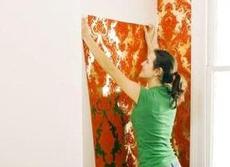 Клеїмо шпалери недорого