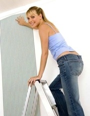 Поклейка шпалер на стіни