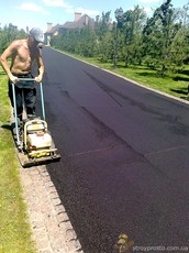 Укладання асфальту, благоустрій територій, майданчиків, скла