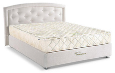 Дивани і ліжка.