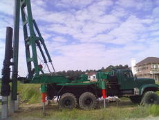 Забивання паль самохідної машиною