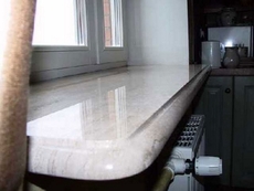 Підвіконня з натурального каменю.