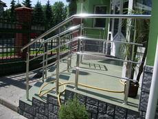 Огорожа, козирки, навіси, поручні з нержавіючої сталі