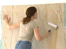 Поклейка шпалер на стіни