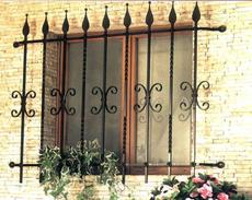 Залізні решітки на вікна та балкони