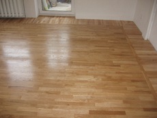 Масивна дошка підлоги.