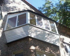 Засклення балконів - роботи під ключ