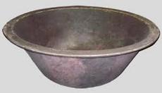 Чавунні чани для купання.