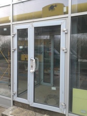 Алюмінієві перегородки та двері