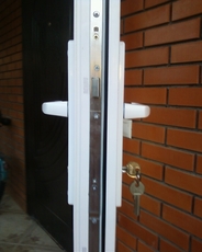 Замки для дверей Київ, ролетні замки