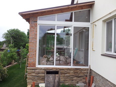 Розсувні системи для засклення тераси