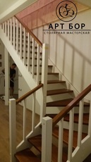 Дерев'яні сходи.