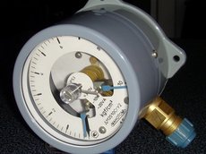 Прилади кип, датчики реле, манометри, терморегулятори.