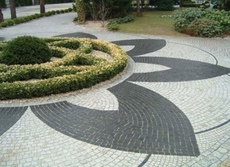 Елементи мощення: бруківка, плитка.