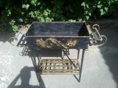 Мангал ручної роботи з жаровнею і кочергою