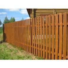 Провітрюваних дерев'яні паркани.