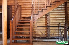 Дерев'яні та металеві сходи на замовлення