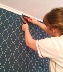 Переклеїти шпалери.