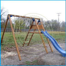 Різні дитячі ігрові майданчики зі складу